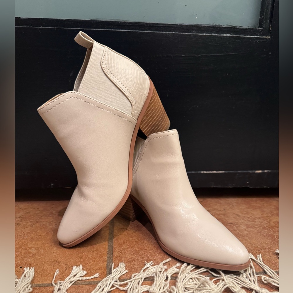 Dolce Vita Light Beige Ankle Booties - Picture 4 of 11